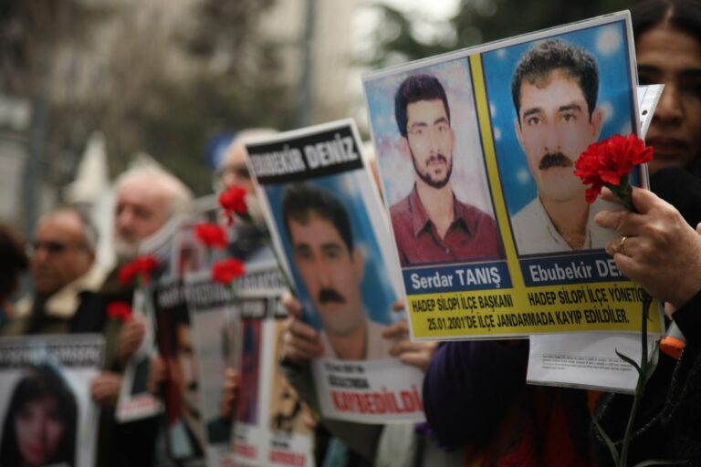 TURQUIE. Les mères du samedi demandent justice pour Deniz et Tanış