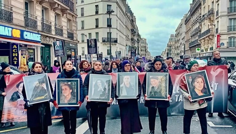 PARIS. Marche blanche pour Sakine, Fidan et Leyla