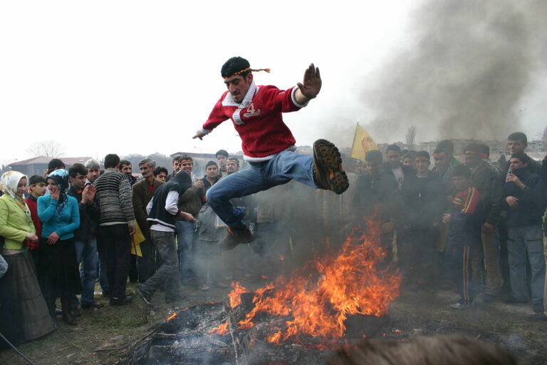 Newroz kurde versus Nowrouz persan