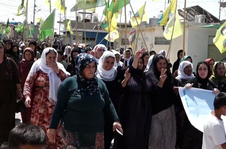 IRAK. Bagdad arrête une délégation du camp Makhmour