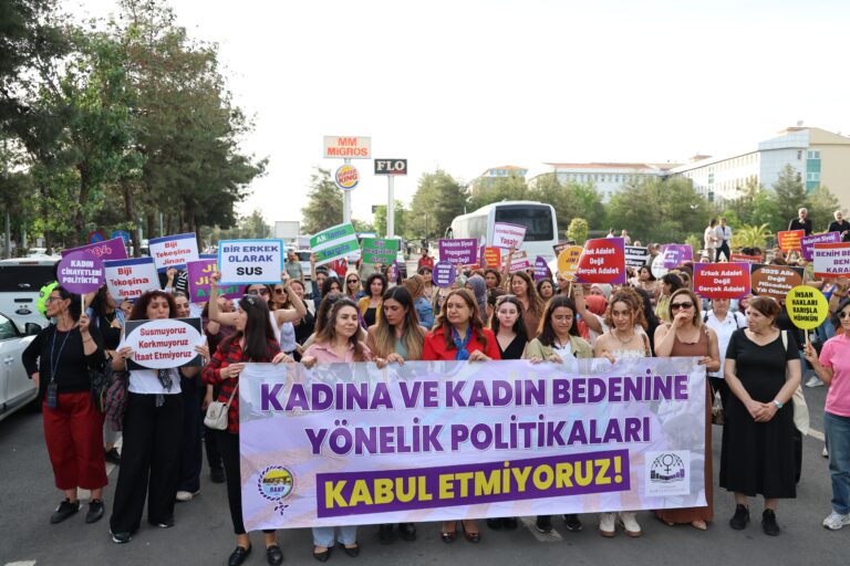 TURQUIE. Les femmes dans la rue contre les politiques misogynes