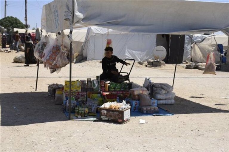ROJAVA. Les réfugiés du camp Washokani suffoquent par les chaleurs d’été