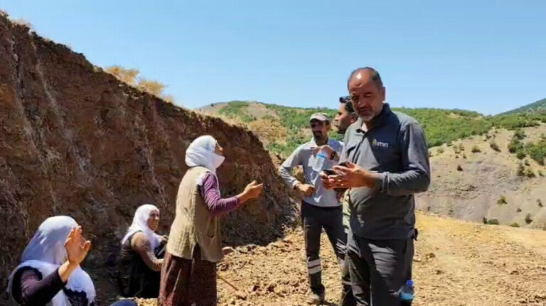 TURQUIE. Les femmes kurdes bloquent les travaux d’un projet minier