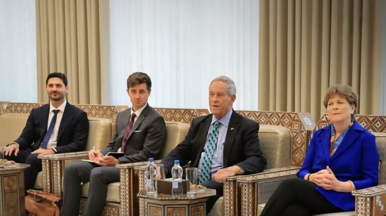 SYRIE. Une délégation américaine rencontre Mazloum Abdi et al-Sharaa