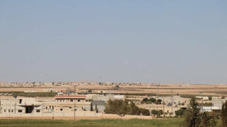 SYRIE. 4 enfants blessés par les frappes des forces de Damas ciblant Deir Hafer