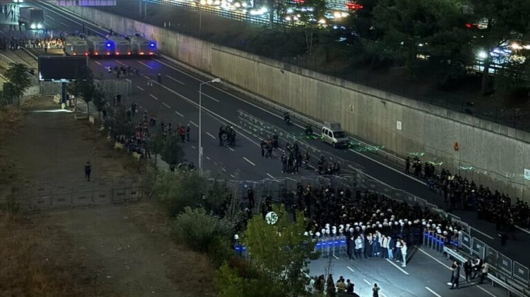 TURQUIE. Veillée devant le siège du CHP à Istanbul