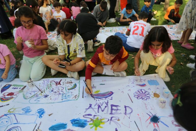 TURQUIE. La police confisque des dessins d’enfants lors d’une fête kurde