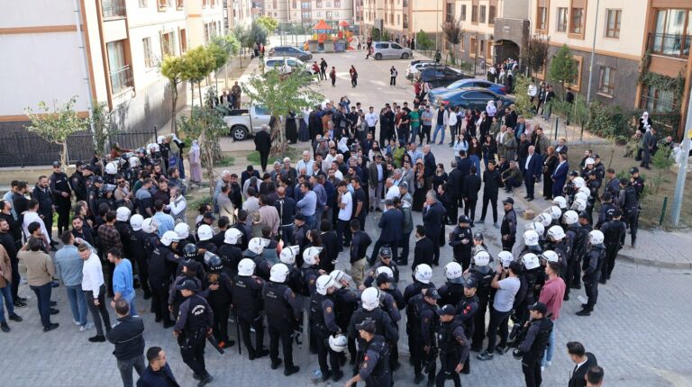 TURQUIE. La police attaque un rassemblement funéraire à Şirnak