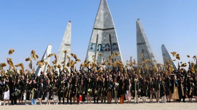 ROJAVA. 316 étudiant.es diplômé.es de l’Université de Kobanê