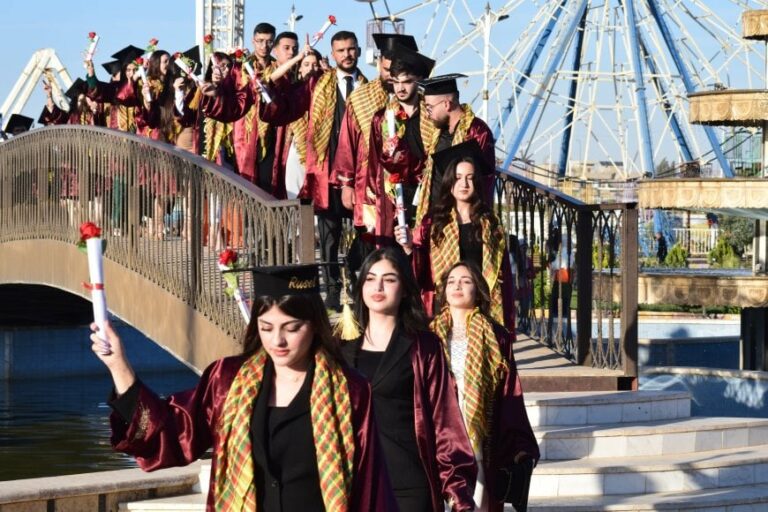 ROJAVA. 211 étudiant·es diplômé·es de l’Université de Rojava