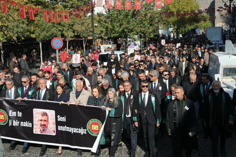 KURDISTAN. Marche commémorative pour Tahir Elçi