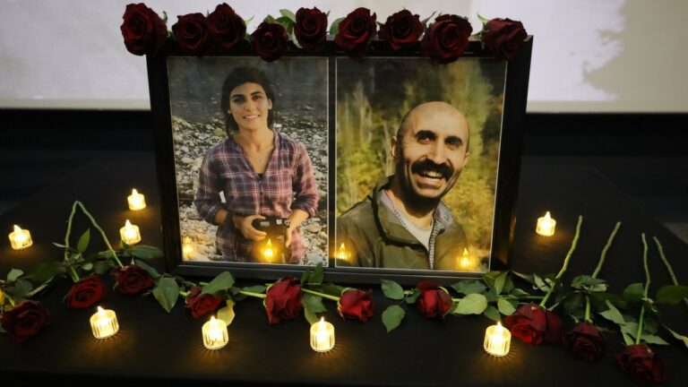 ROJAVA. Les journalistes Daşdan et Bilgin commémorés à Kobanê