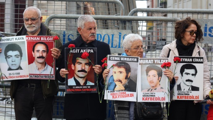 TURQUIE. Les mères du samedi demandent justice pour Demir et Akipa