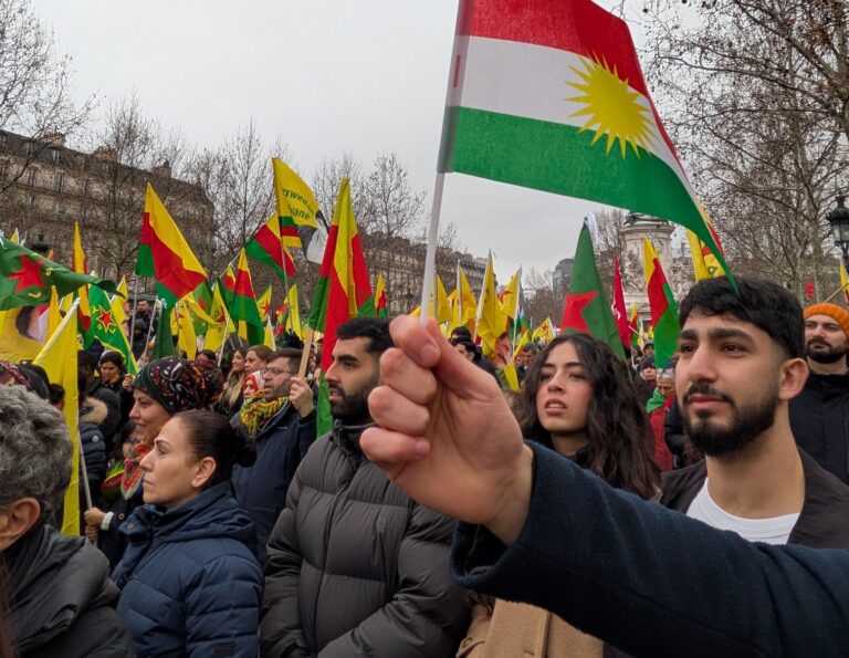 PARIS. Manifestation en soutien aux Kurdes du Rojava