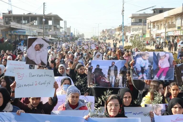 SYRIE. Elham Ahmad dénonce la désinformation médiatique et des crimes de guerre à Alep