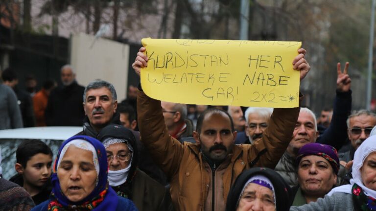 TURQUIE. Rafle des Kurdes ayant manifesté contre les massacres d&rsquo;Alep