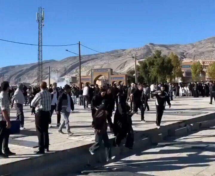 ROJHILAT. Les forces de sécurité tirent sur la foule en deuil à Abdanan