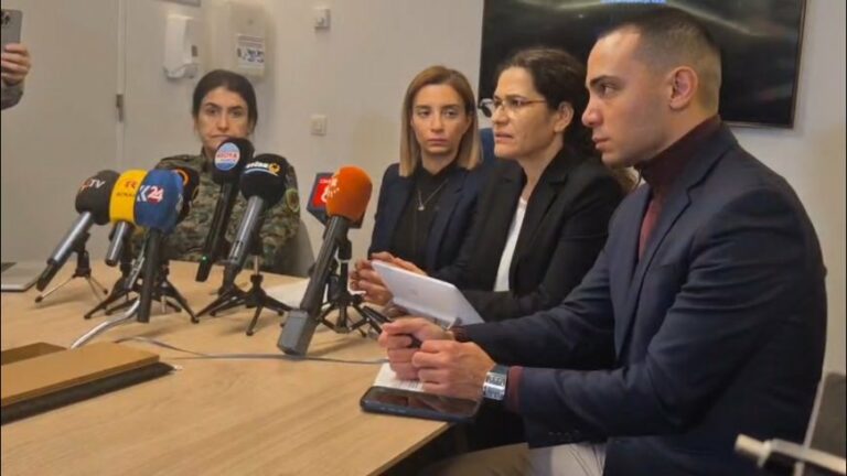 Deux cadres du Rojava ont tenu une conférence de presse au Parlement européen