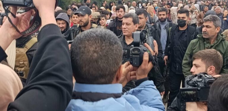 ROJAVA. Mazloum Abdi arrive à Kobanê