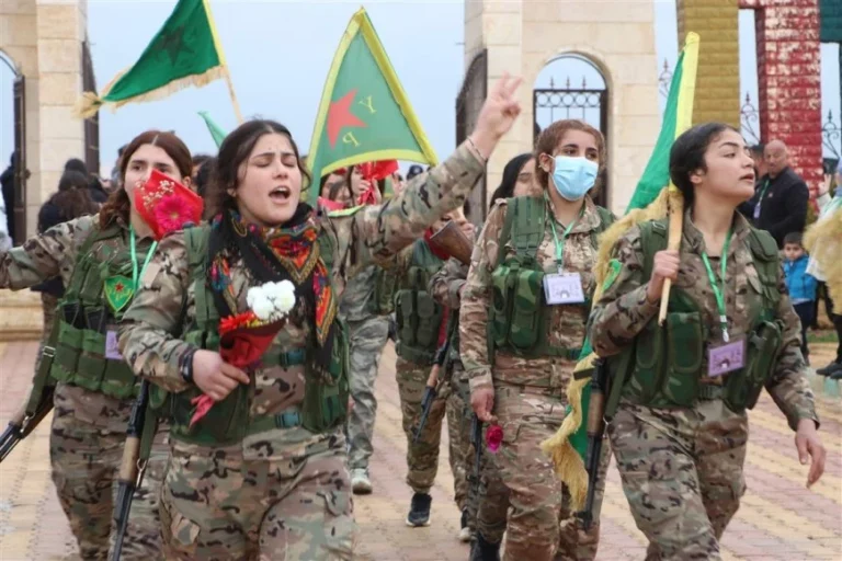 « Dire qu’autrefois nous encensions ces combattantes kurdes que nous laissons massacrer aujourd’hui »