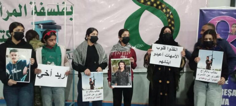 ROJAVA. Les femmes kurdes exigent la libération de leurs proches détenus par Damas