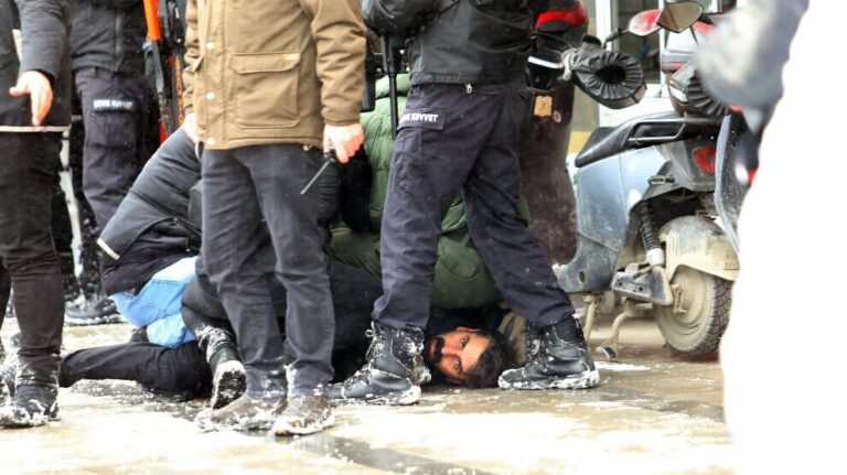 TURQUIE. Un journaliste kurde lauréat du Prix Metin Göktepe