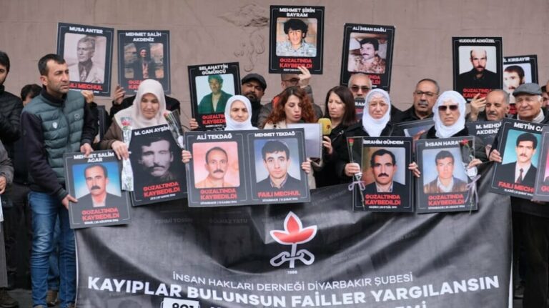 TURQUIE. 900 semaines de résistance : les familles recherchent toujours les disparus