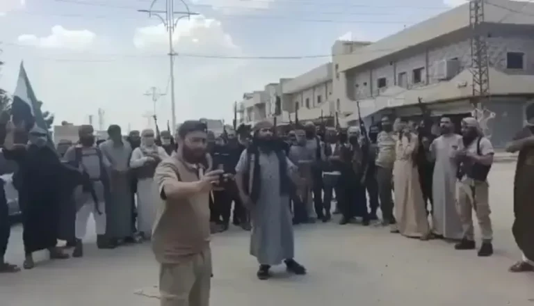 ROJAVA. Des gangs pro-turcs menacent les Kurdes chassés de Serêkaniyê
