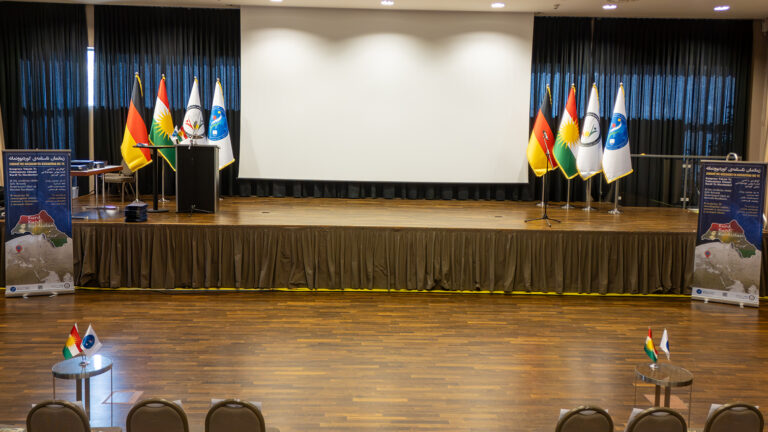 Dusseldorf a accueilli le premier congrès de la Fédération internationale de la langue kurde