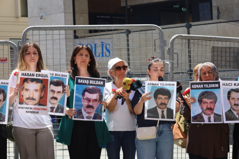 TURQUIE. Les Mères du samedi exigent justice pour les trois hommes d’affaires kurdes exécutés en 1994