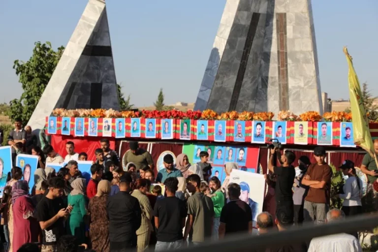 ROJAVA. Les dépouilles de 18 martyrs transférées de Manbij à Kobanê
